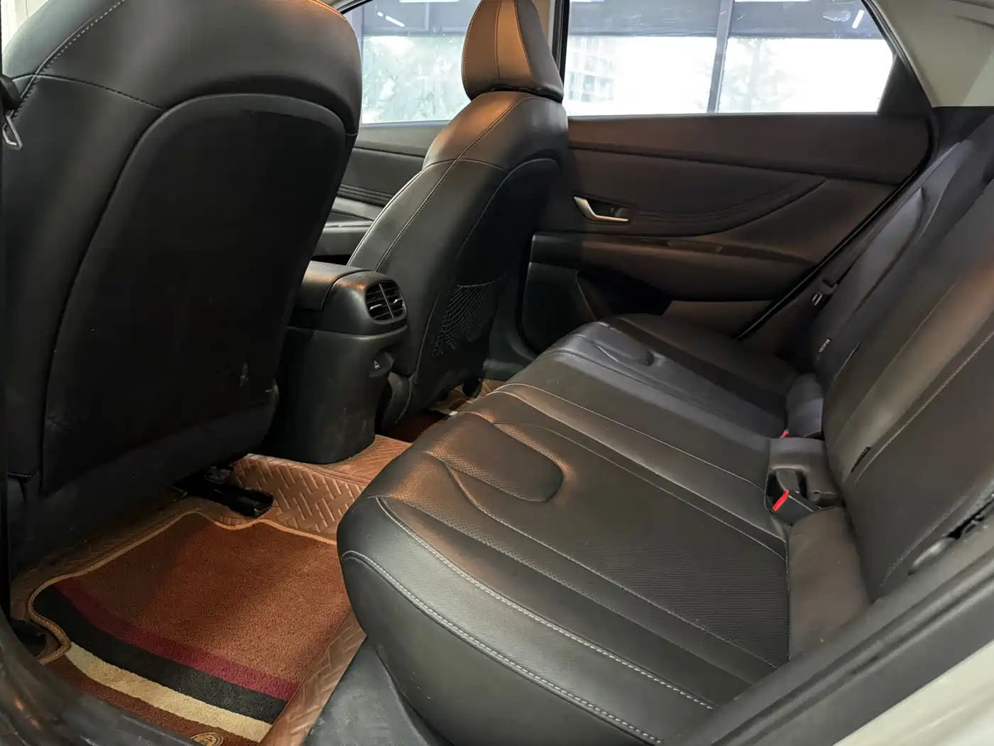 Hyundai Elantra 2023 Model 1.5L CVT LUX Premium Edition фото 17