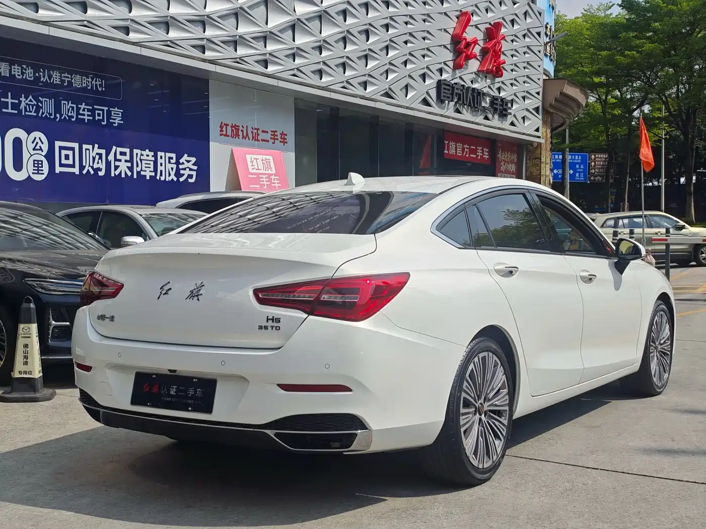 Hongqi H5 2022 Classic 1.8T Auto Smart Connect Flagship Enjoyment Edition фото 14