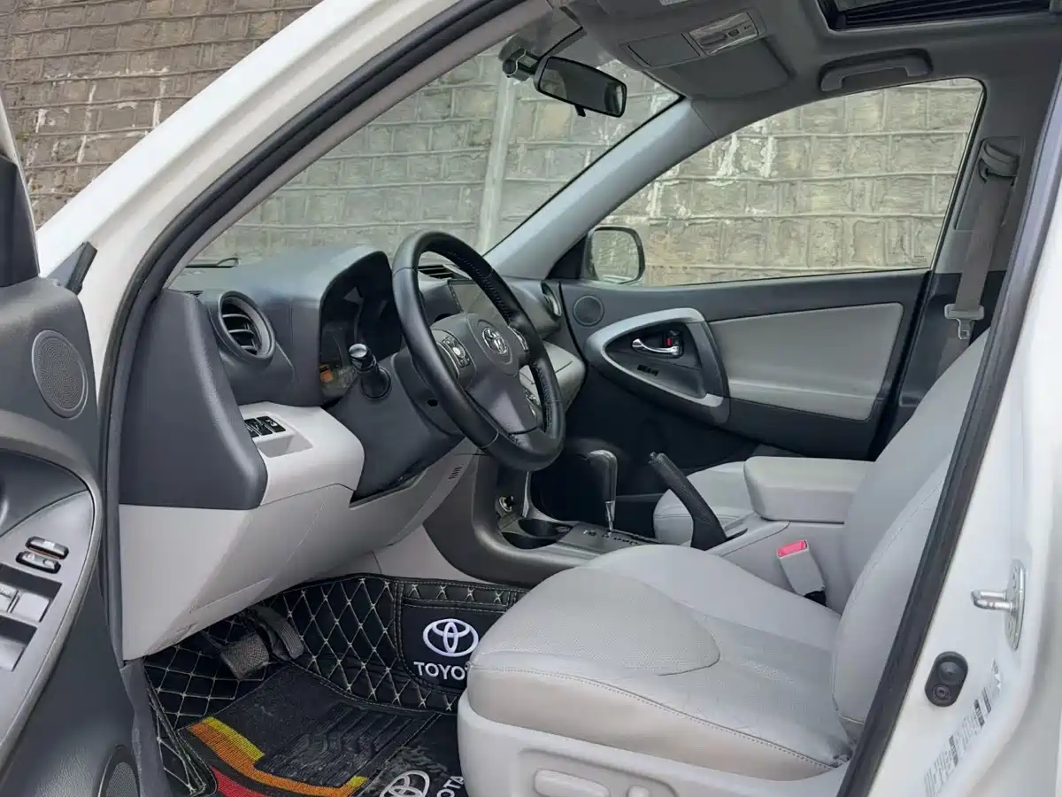 Toyota RAV4 Rongfang 2011 2.4L Automatic 4WD Luxury Edition фото 5