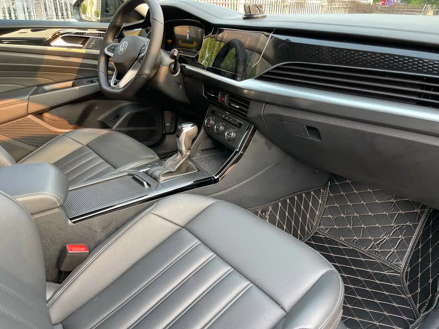 Volkswagen Passat 2023 280TSI Elite Edition фото 12