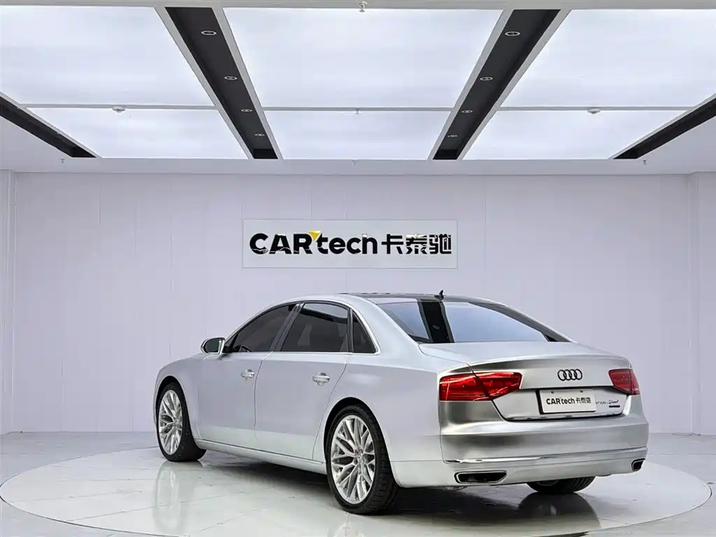Audi A8 2011 A8L W12 6.3 FSI quattro фото 3