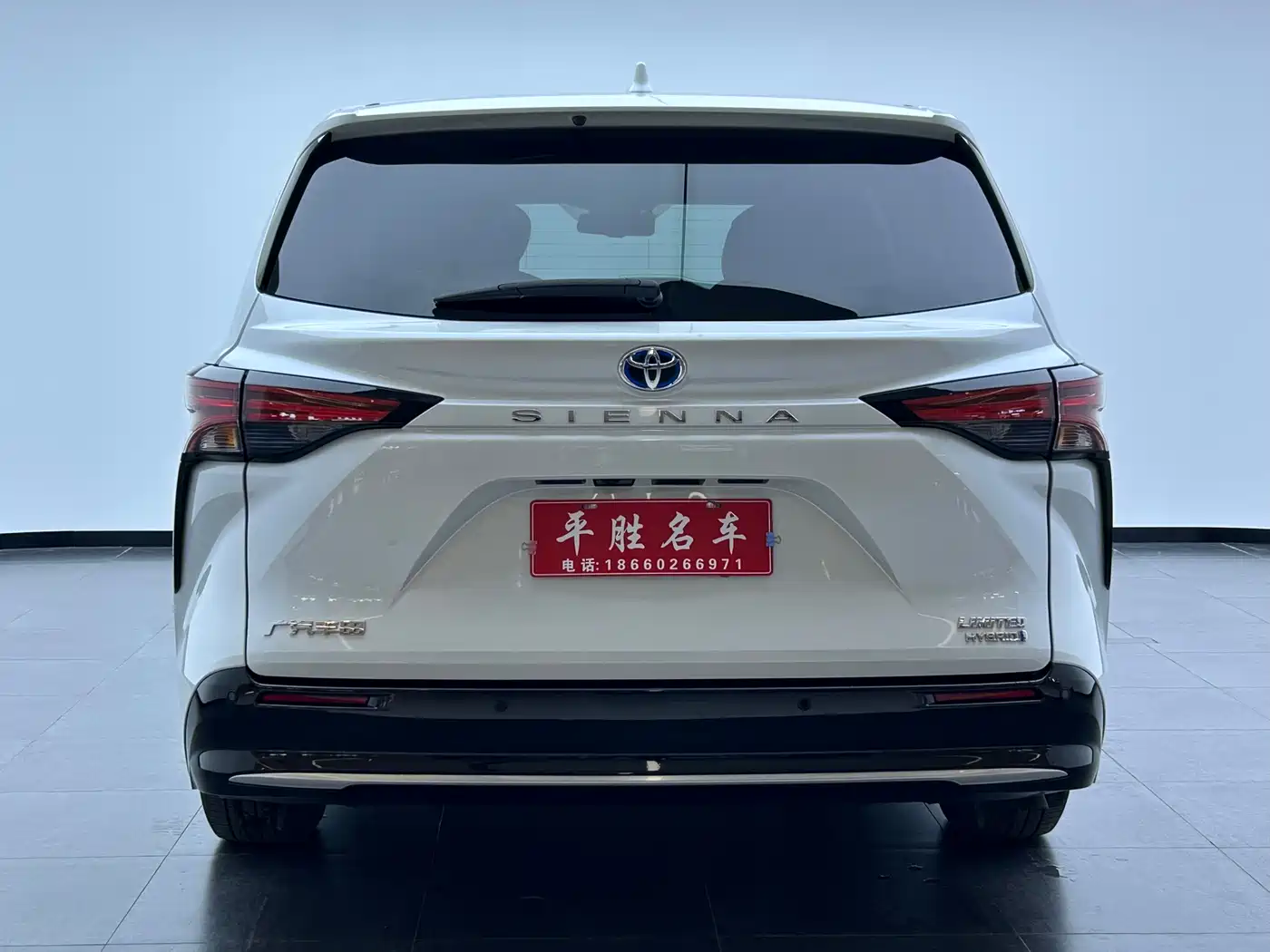 Toyota Sienna 2021 2.5L Hybrid Premium Edition фото 4