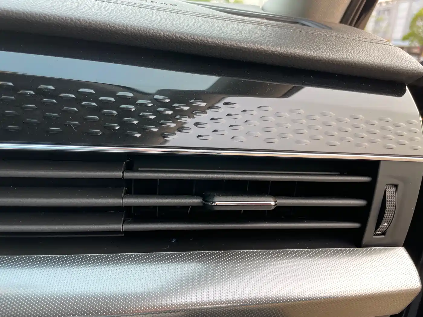 Volkswagen Passat 2023 280TSI Elite Edition фото 16