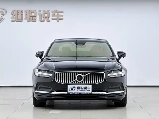 Volvo S90 2022 B5 Momentum Luxury Edition — фото 3