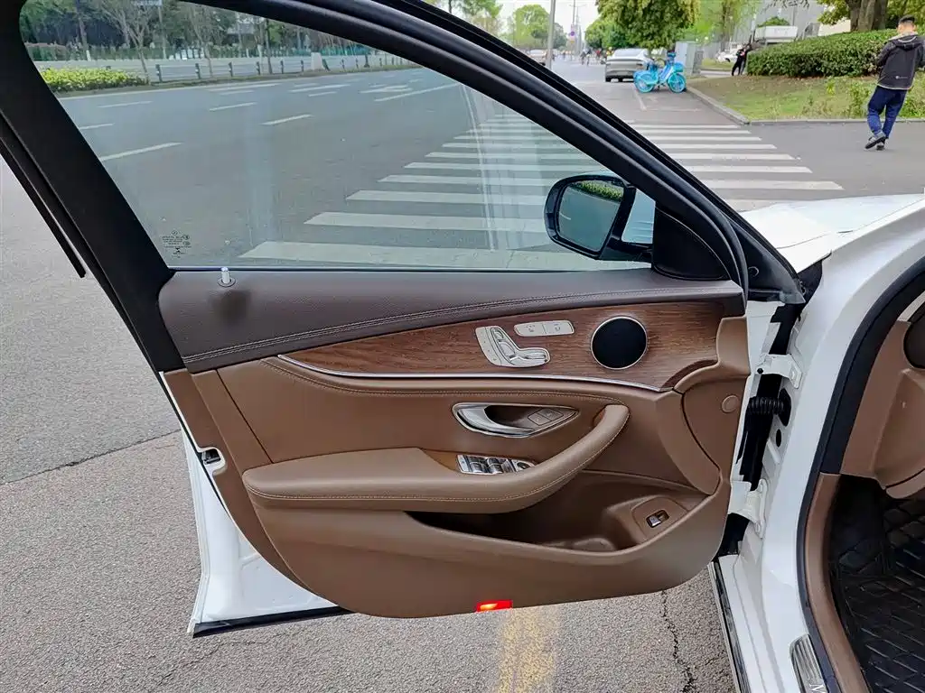 Mercedes-Benz E-Class 2019 E 300 L Fashion фото 6