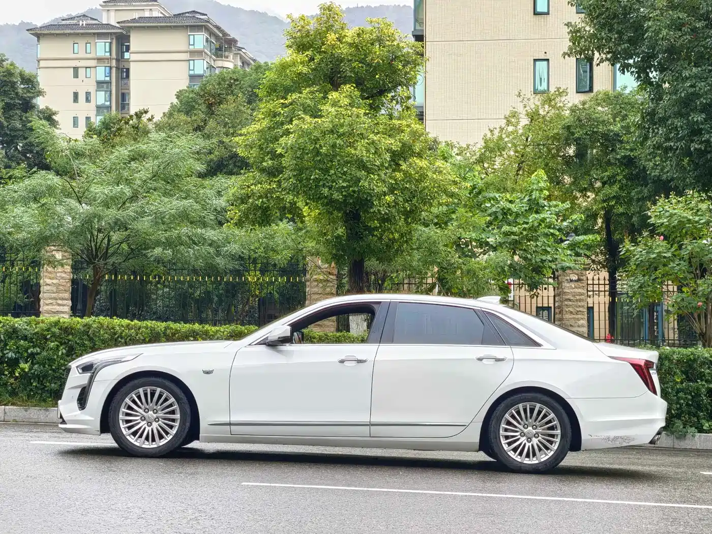 CADILLAC CT6