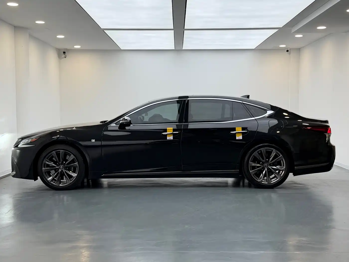 Lexus LS 2018 500h F SPORT China V фото 8