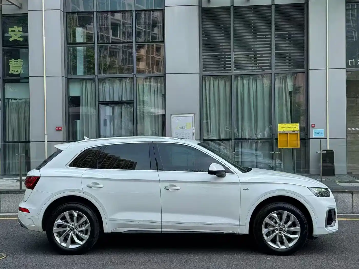 Фото 3 - Audi Q5L
