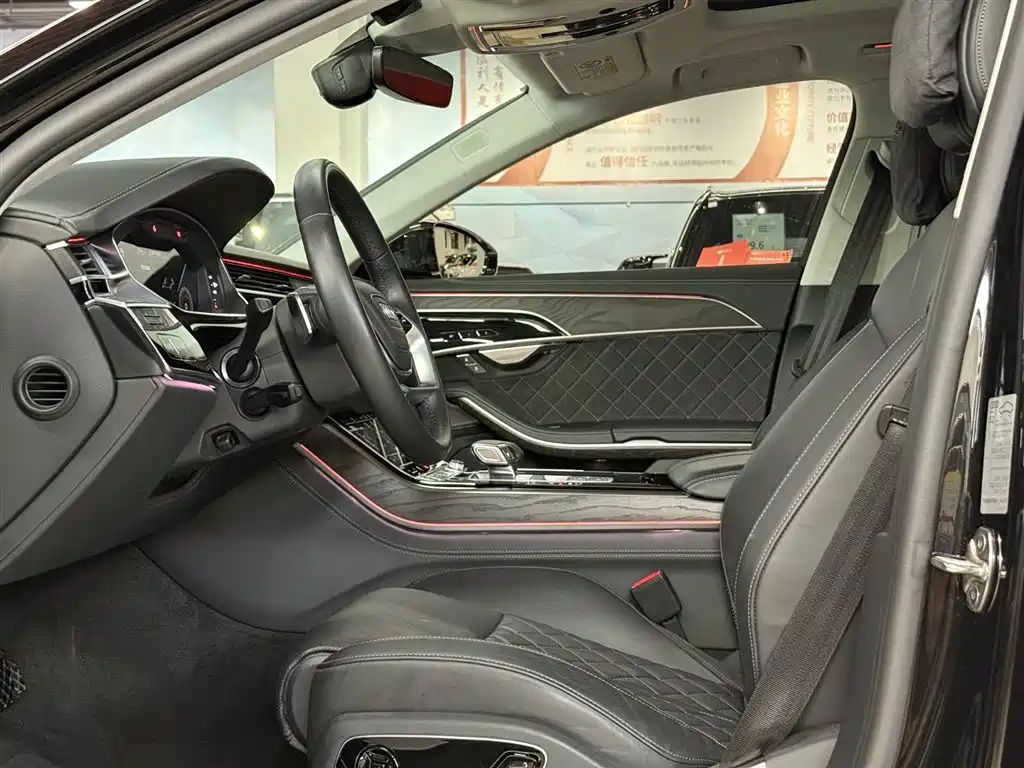 AUDI A8