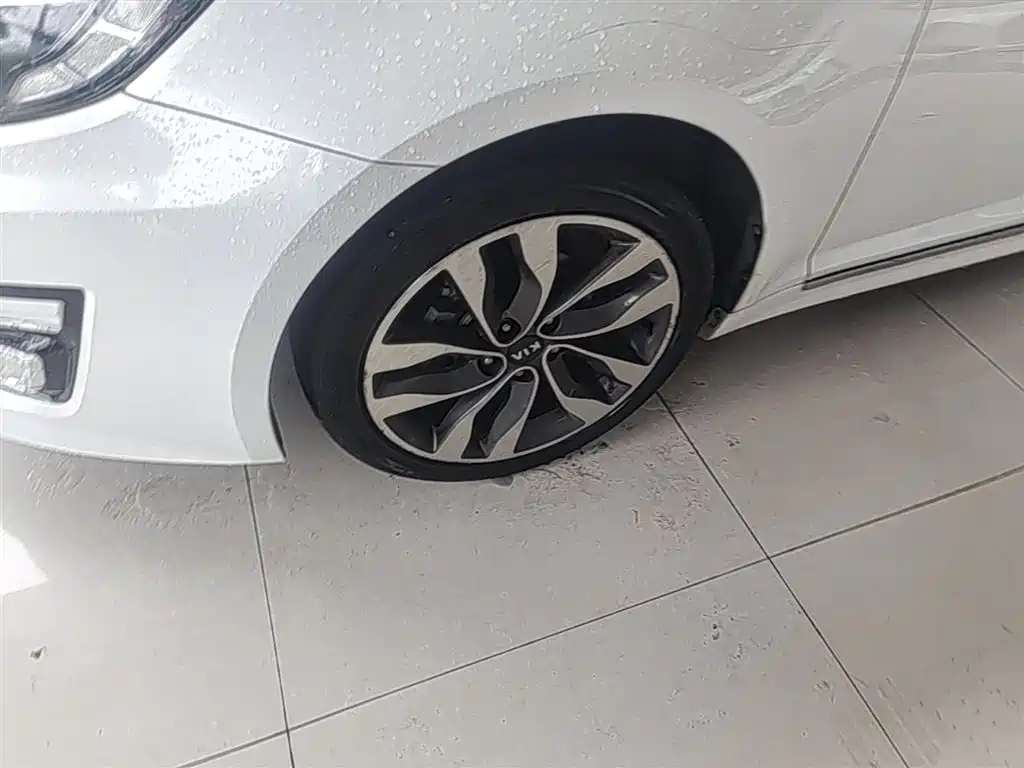 Kia K5 2015 2.0L Automatic LUX фото 23