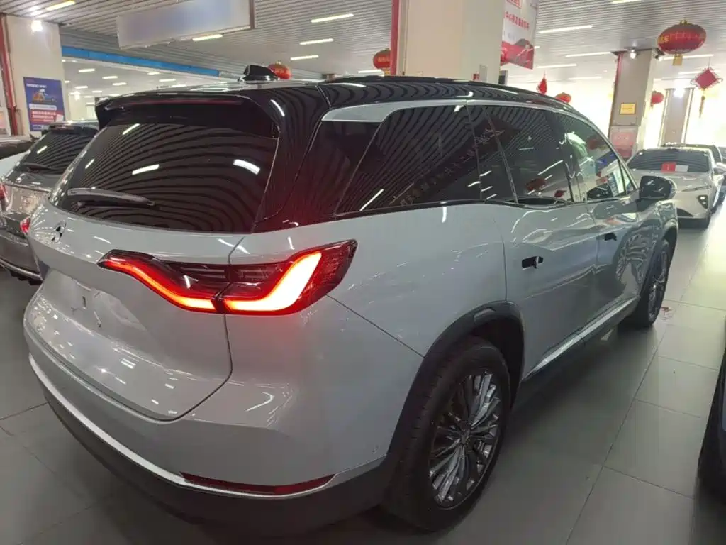 Фото 7 - NIO ES8