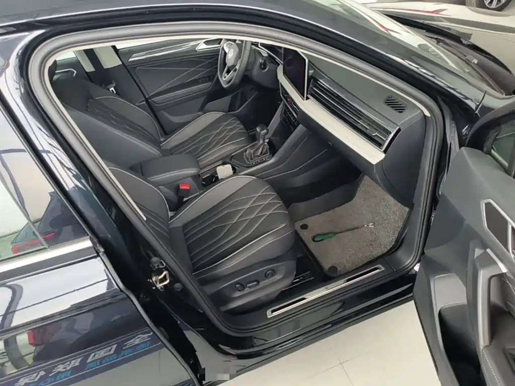 Volkswagen Tiguan L 2024 330TSI Automatic 2WD R-Line Premium Enjoyment Edition фото 11