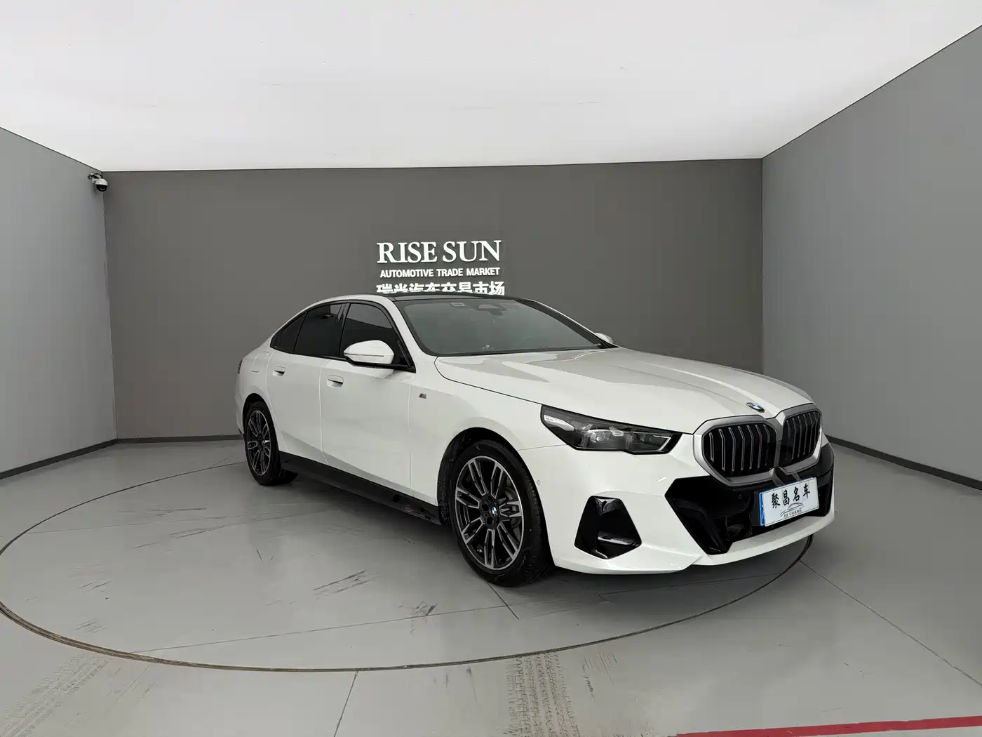 BMW 5 Series (Import) 2024 Model 525i M Sport Package фото 3