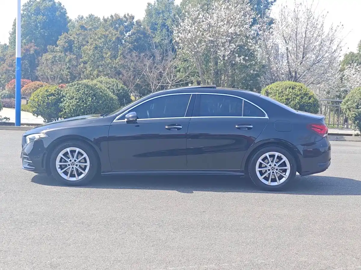 Mercedes-Benz A-Class 2021 A 200 L Sport Sedan Dynamic Type фото 19