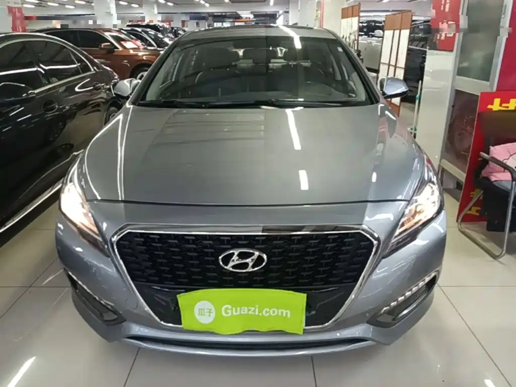 Photo 3 - Hyundai Sonata
