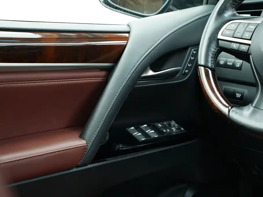 Фото 26 - Lexus LX