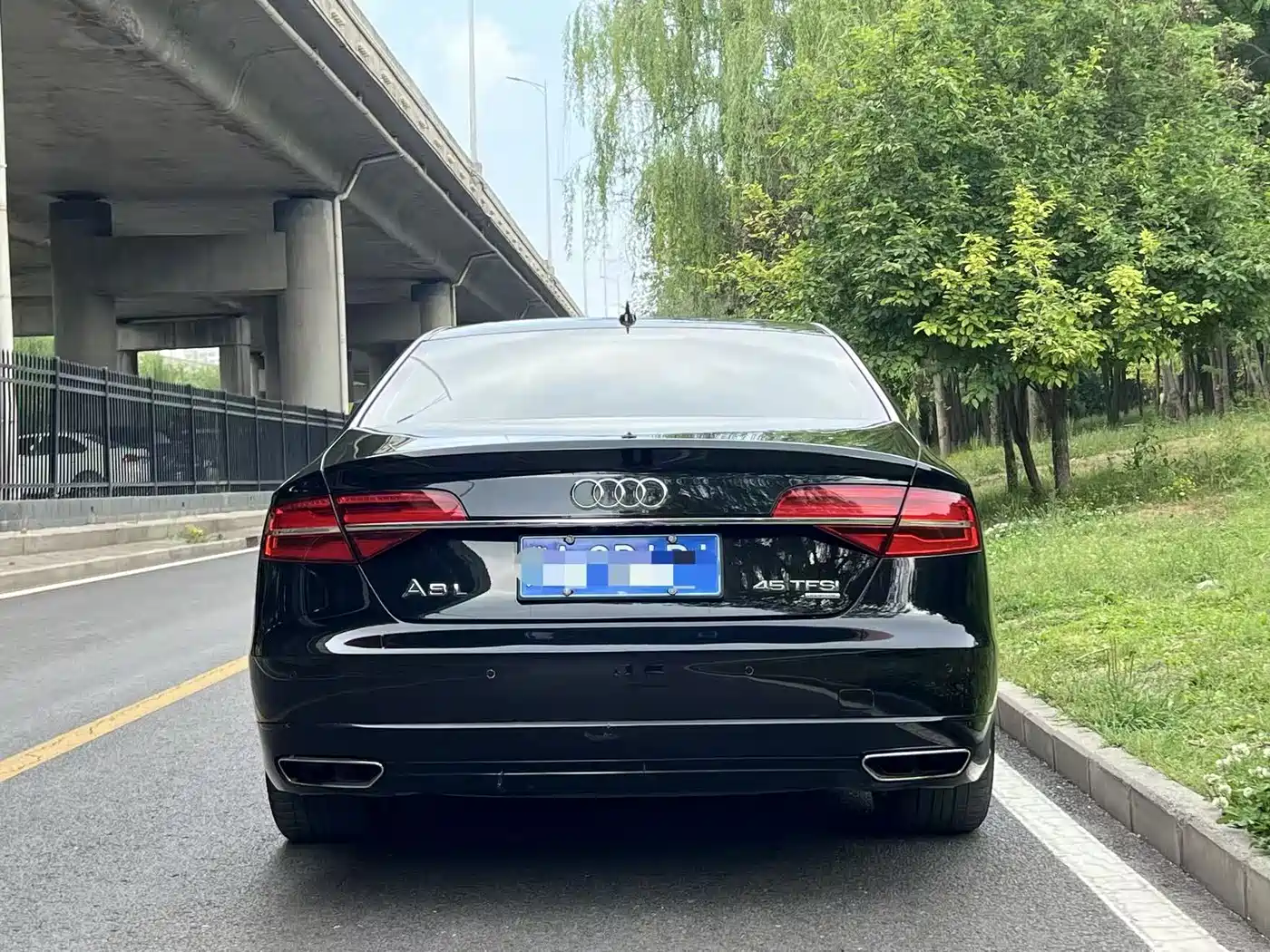 Photo 5 - Audi A8