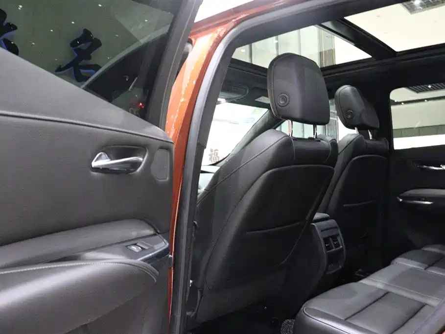 Cadillac XT4 2018 28T FWD Leading Edition фото 9