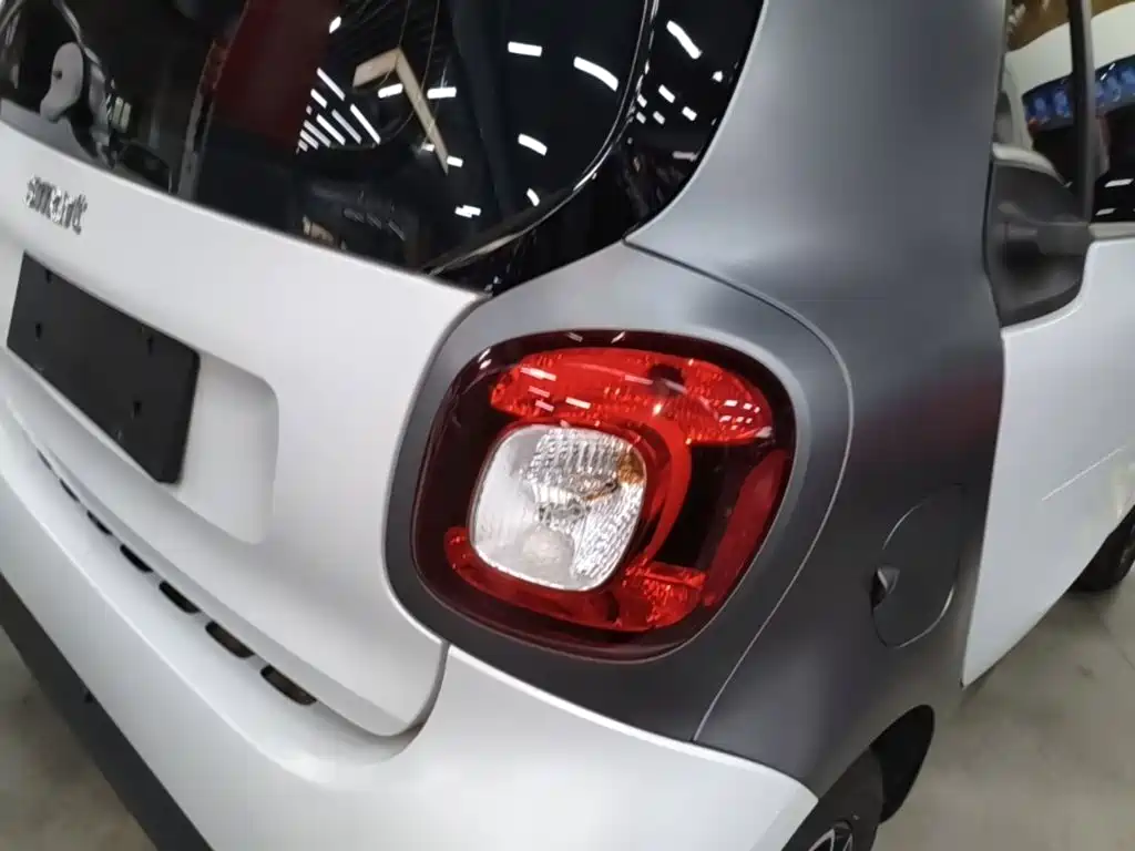 smart fortwo 2019 2019 0.9T 66kW Hardtop Wind Edition China VI