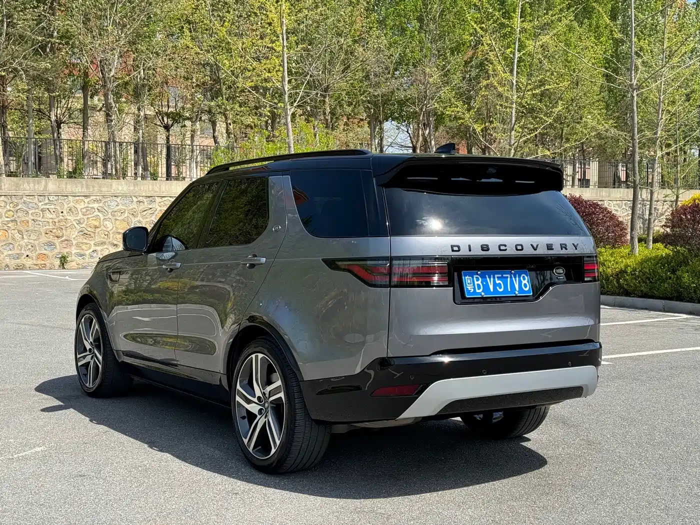 Land Rover Discovery 2023 360PS Metropolis Edition фото 8