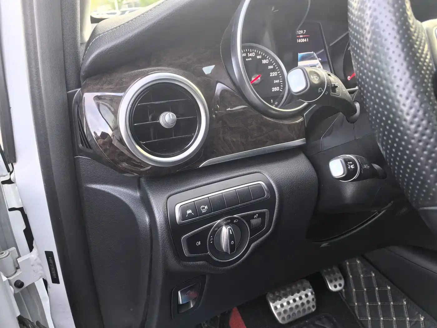 Mercedes-Benz V-Class 2017 Model V 260 L Premium Extended Edition фото 15