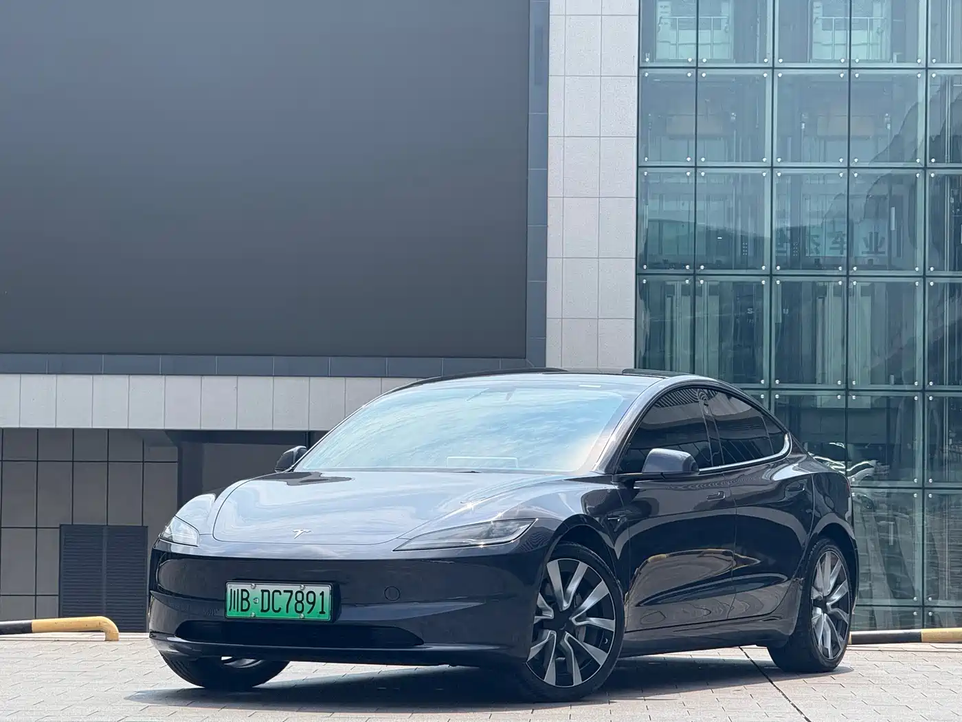 Tesla Model 3 2025