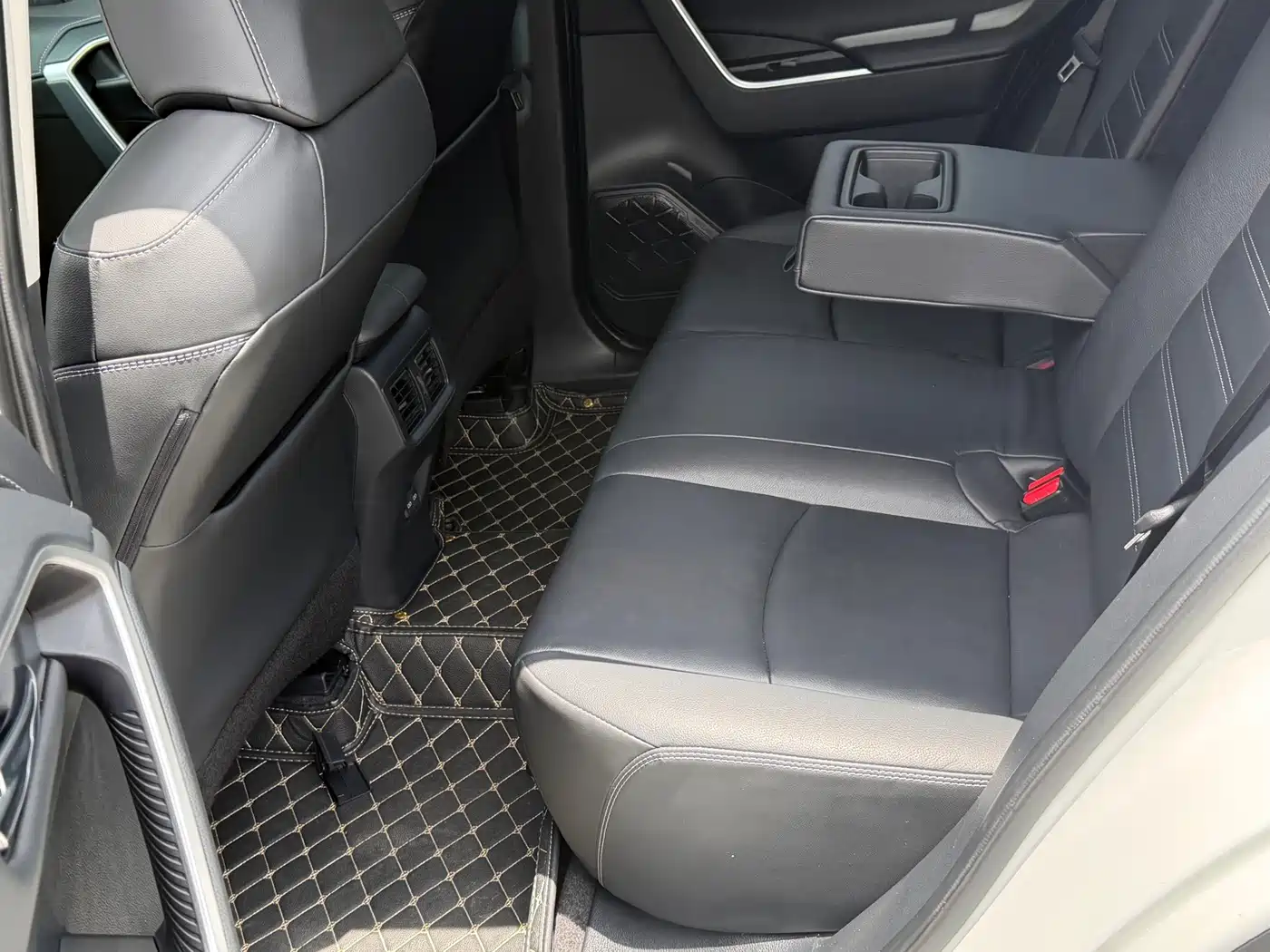 Фото 6 - Toyota RAV4