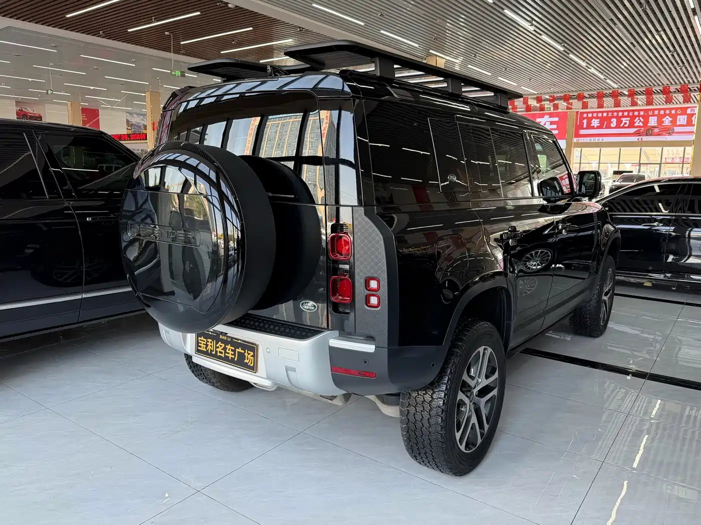 Land Rover Defender 2024 110 3.0T P400 Dark Special Edition фото 6
