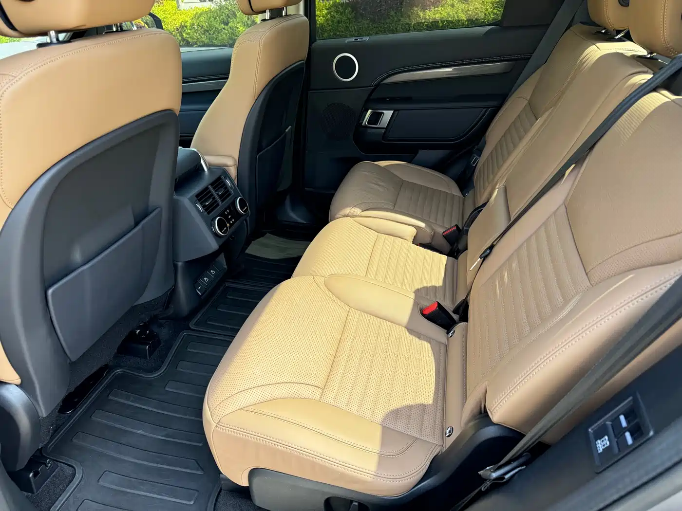 Land Rover Discovery 2023 360PS Metropolis Edition фото 6