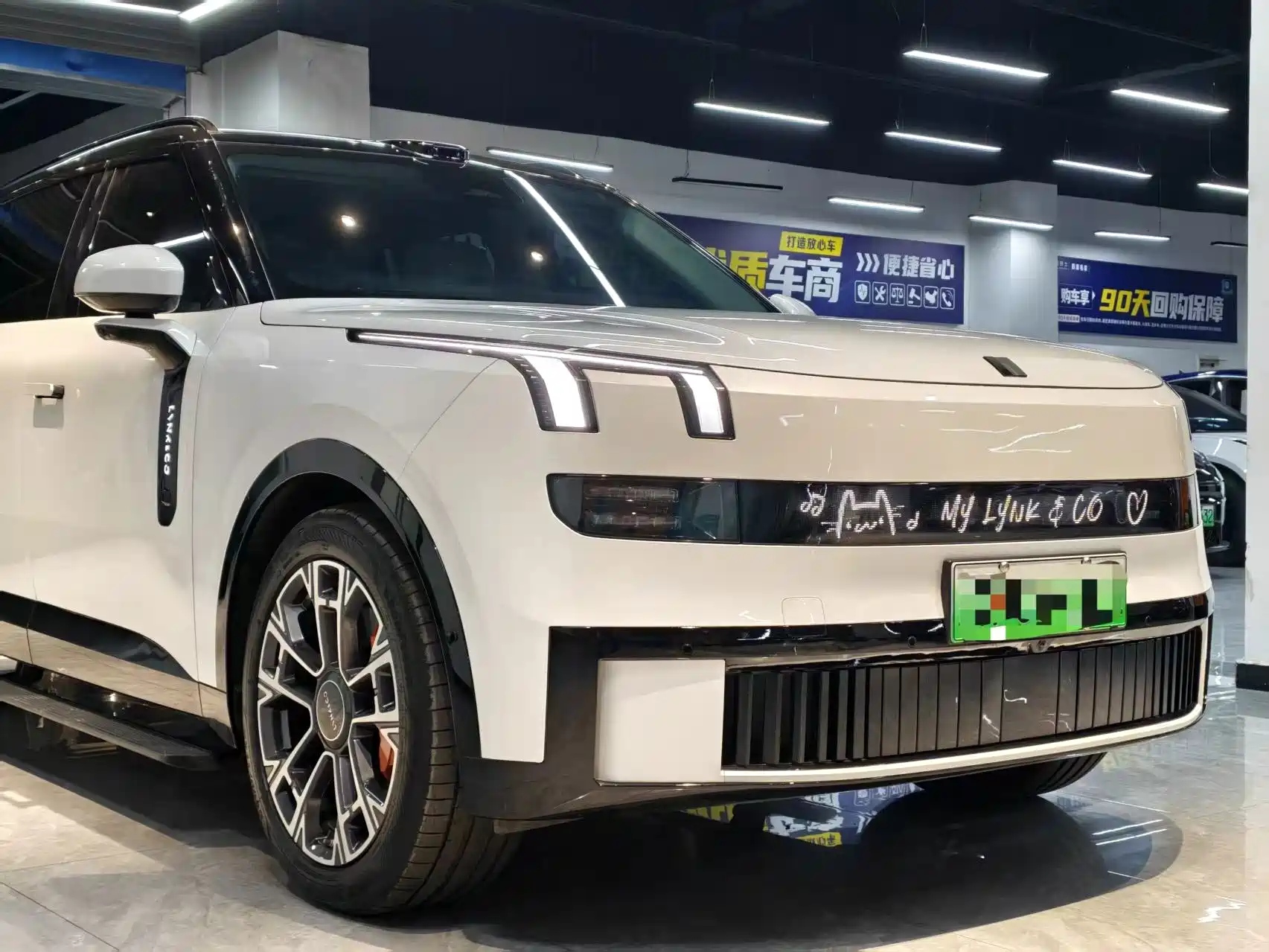 Photo 10 - Lynk & Co 900