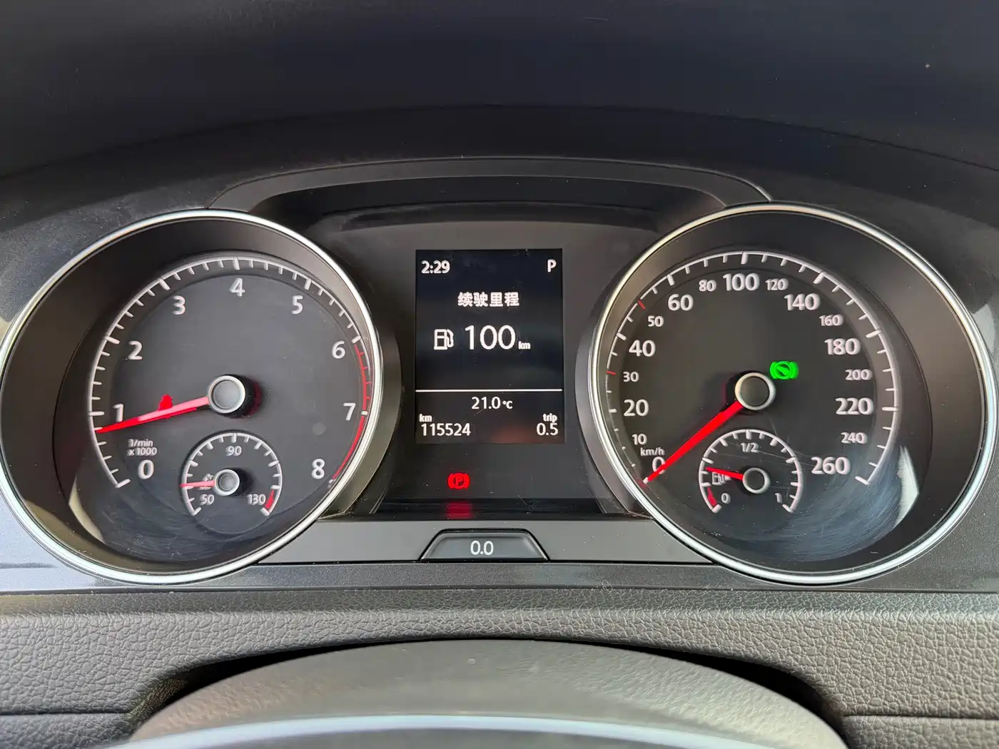 Volkswagen Golf 2017 1.6L Auto Comfort Millionth Edition фото 18