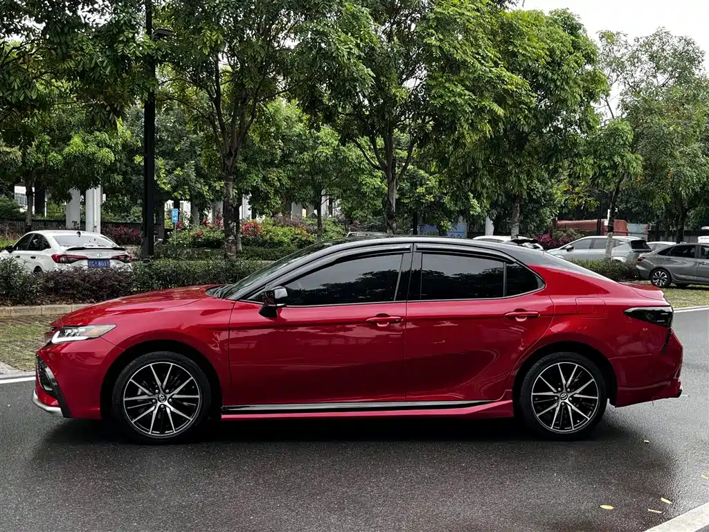 Toyota Camry 2021 Hybrid 2.5HS Fashion Edition фото 9