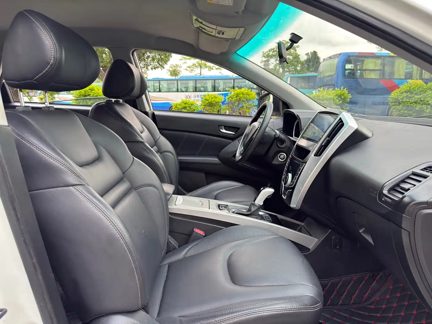 LUXGEN EXCELLENT 6 SUV