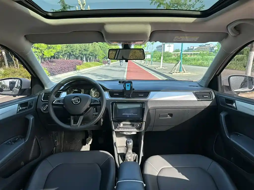 Škoda Rapid 2020 1.5L Manual Comfort фото 13