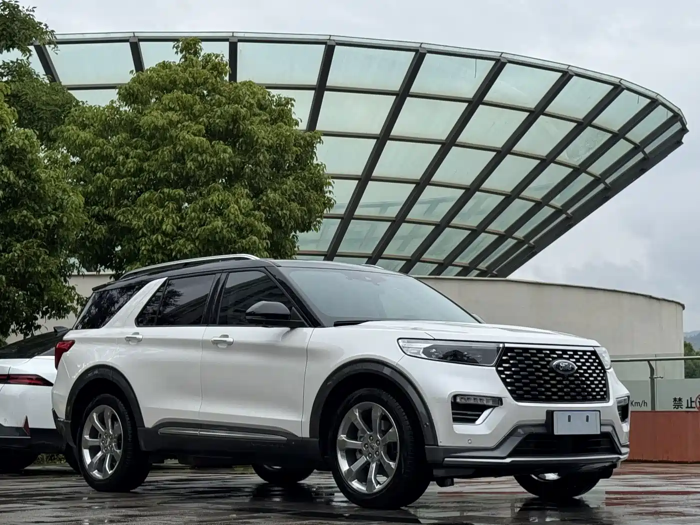 Фото 3 - Ford Explorer