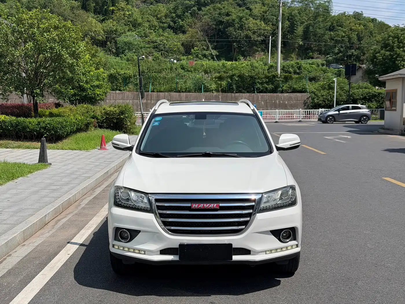 Photo 2 - Haval H2