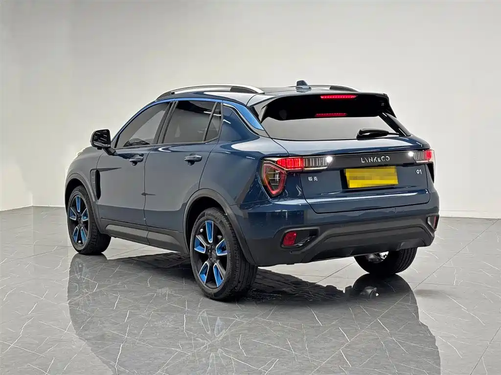Lynk & Co 01 2017 2.0T 2WD Pro Shine Edition фото 4