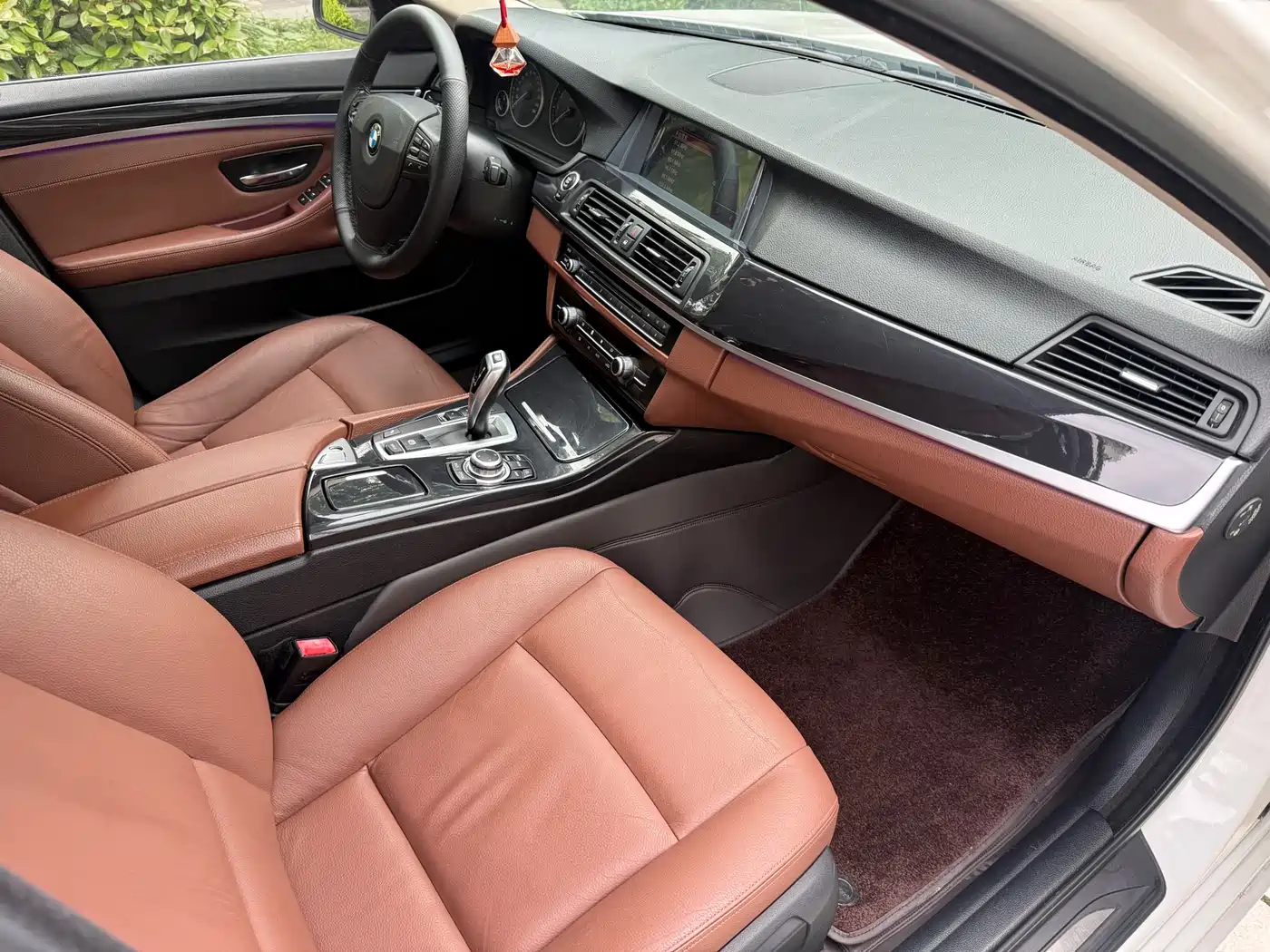 BMW 5 Series 2014 520Li Elegance фото 3