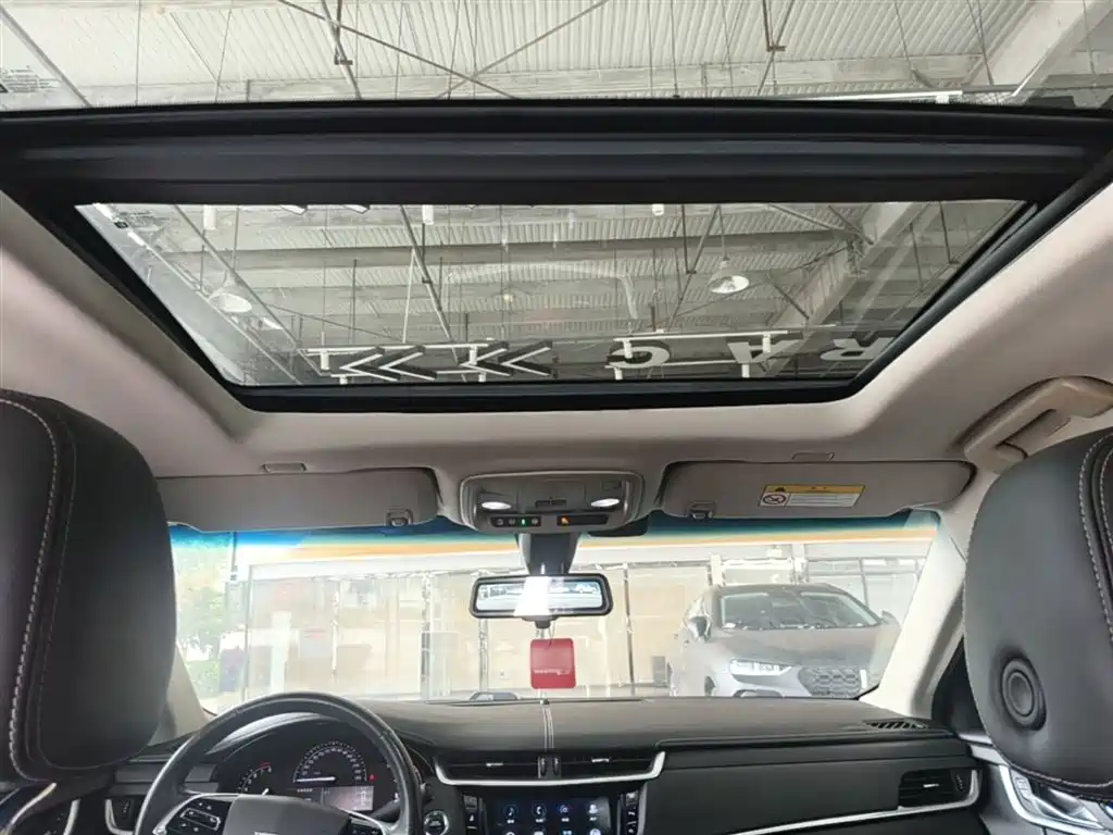 CADILLAC XTS