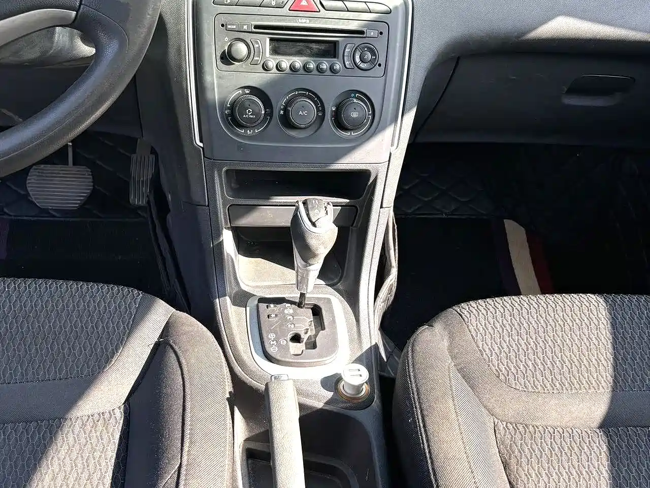 Peugeot 408 2010 2.0L Automatic Comfort фото 7