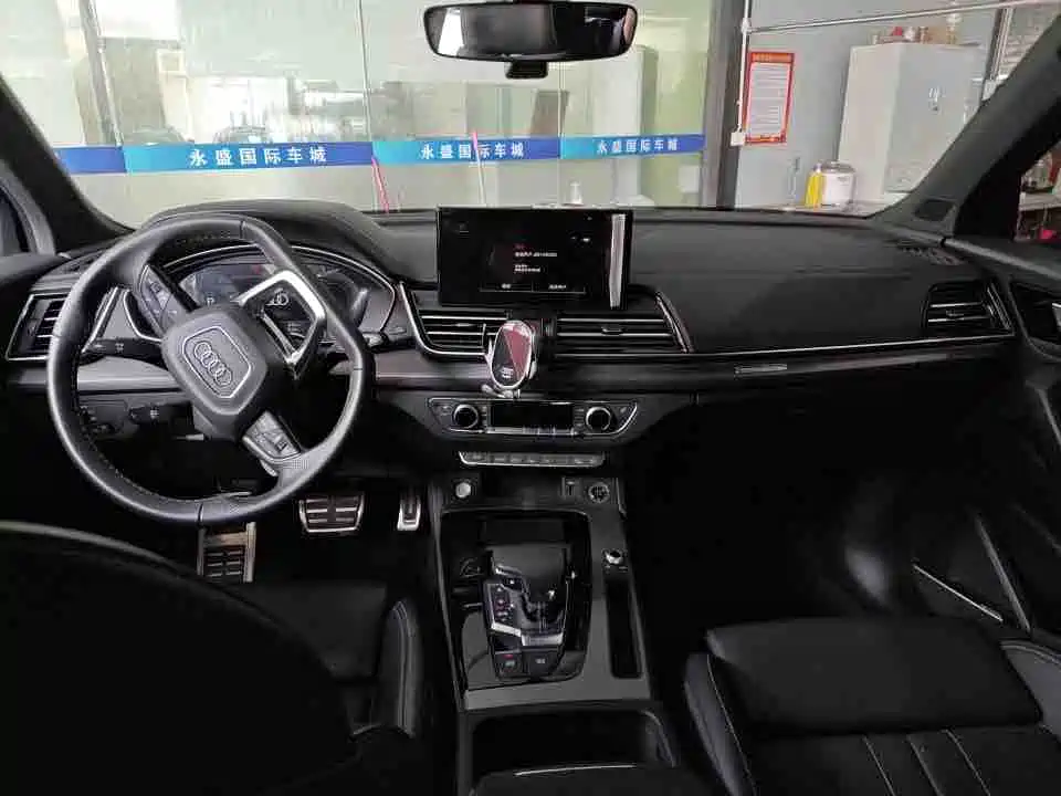 Audi Q5L 2025 45th Anniversary Edition 45 TFSI Luxury Sport фото 7