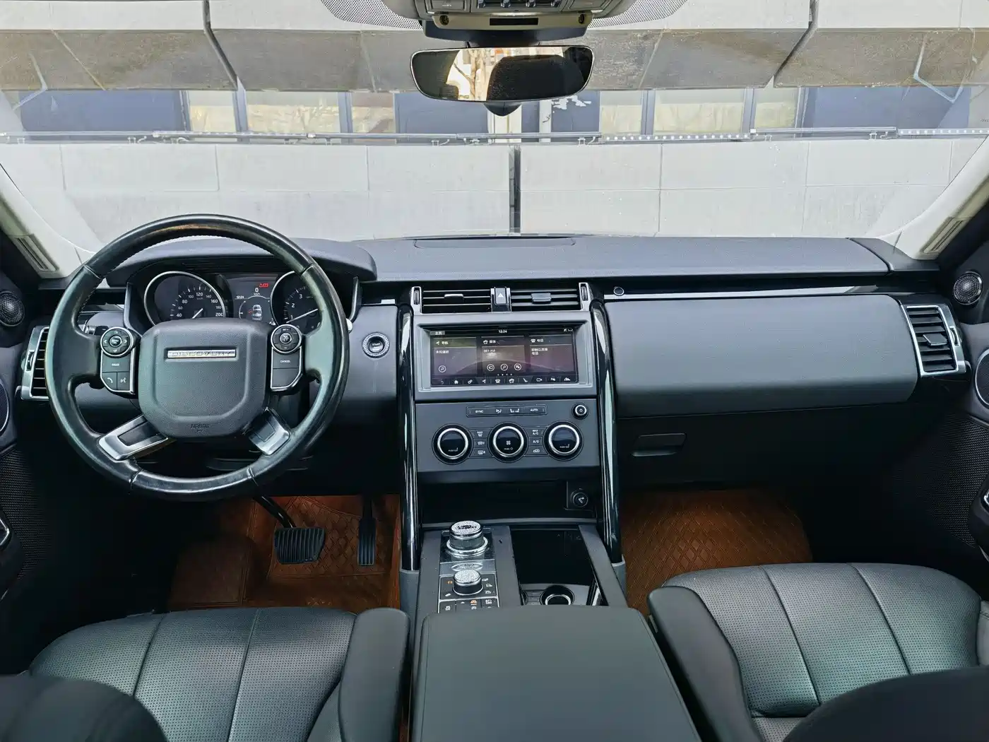 Land Rover Discovery 2017 3.0 SC V6 SE фото 15