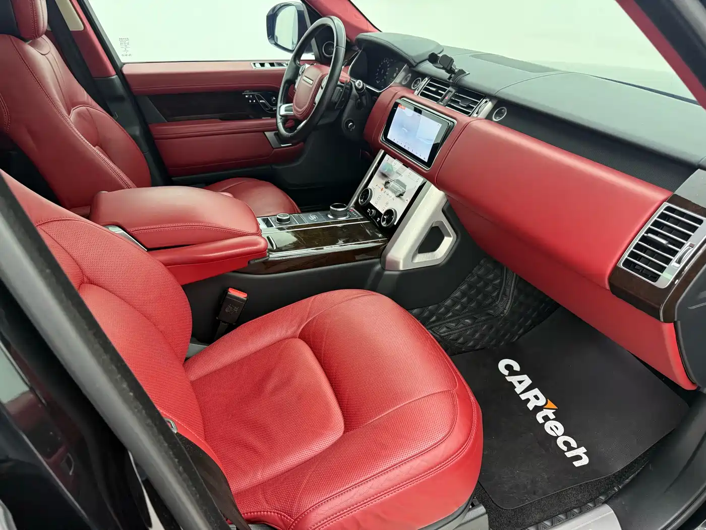 Land Rover Range Rover 2021 3.0 L6 Golden Age Edition фото 19