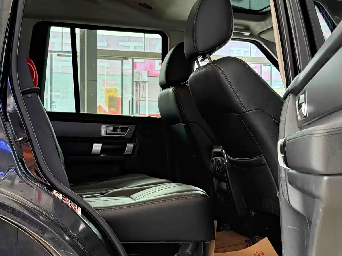 Land Rover Discovery 2016 3.0 SC V6 HSE фото 6