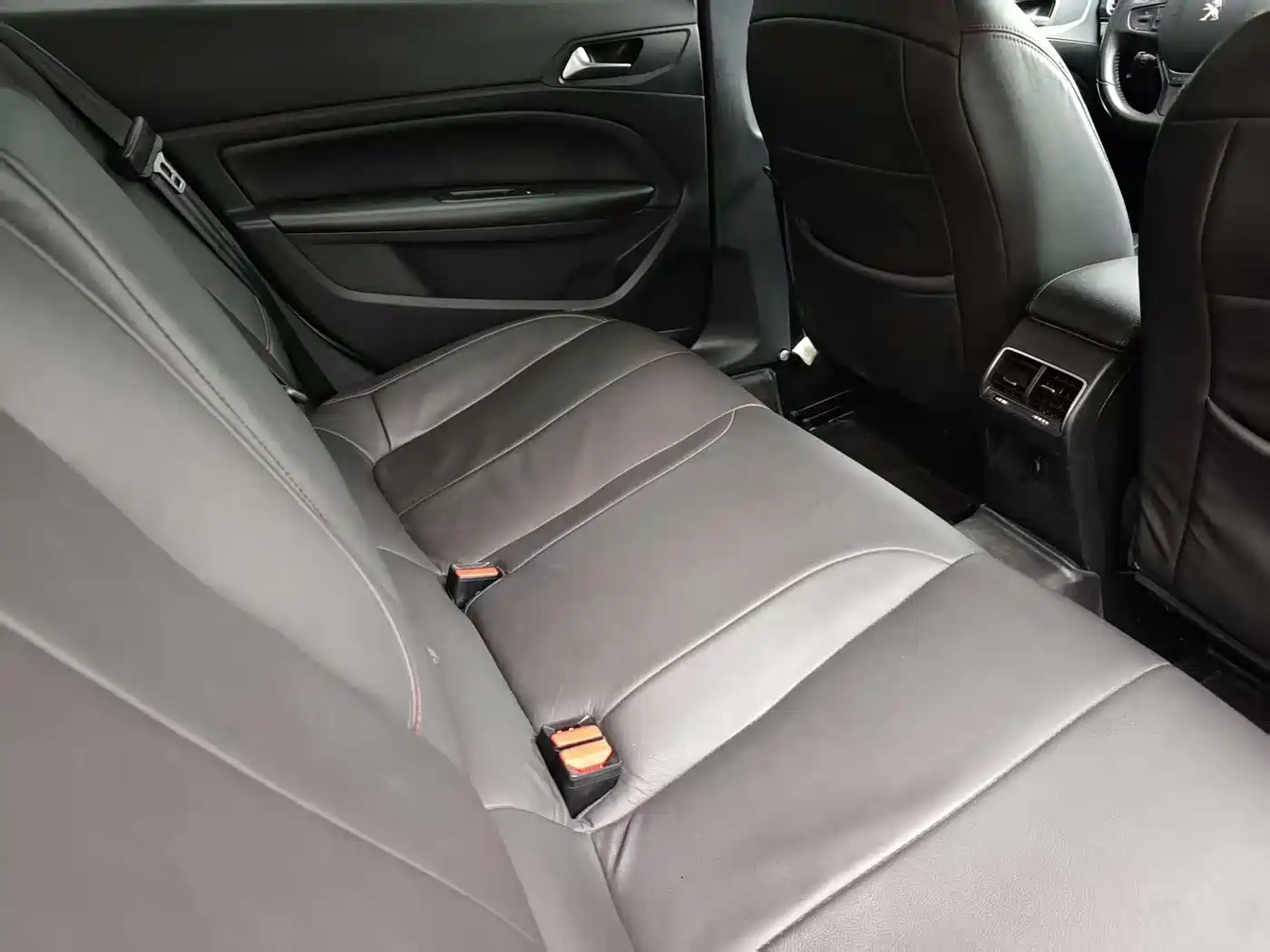Peugeot 408 2016 1.6T Automatic Luxury Edition фото 12