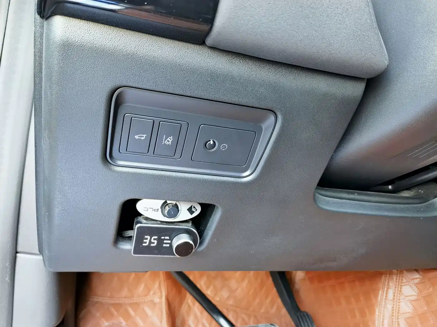 Land Rover Discovery 2017 3.0 SC V6 SE фото 14