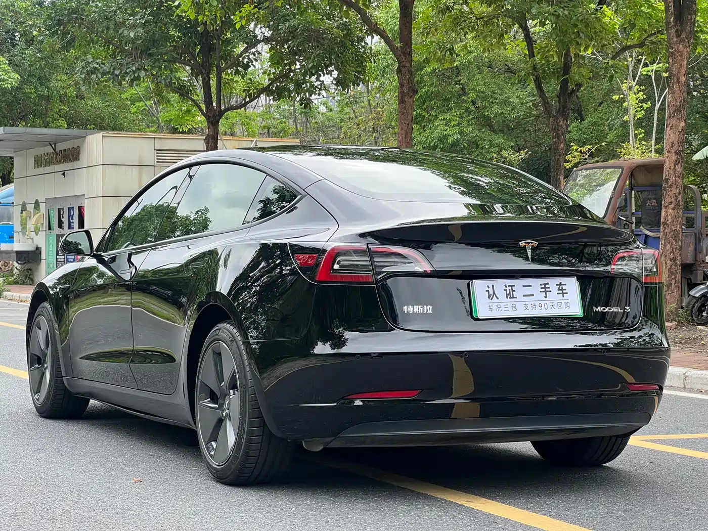 TESLA MODEL 3