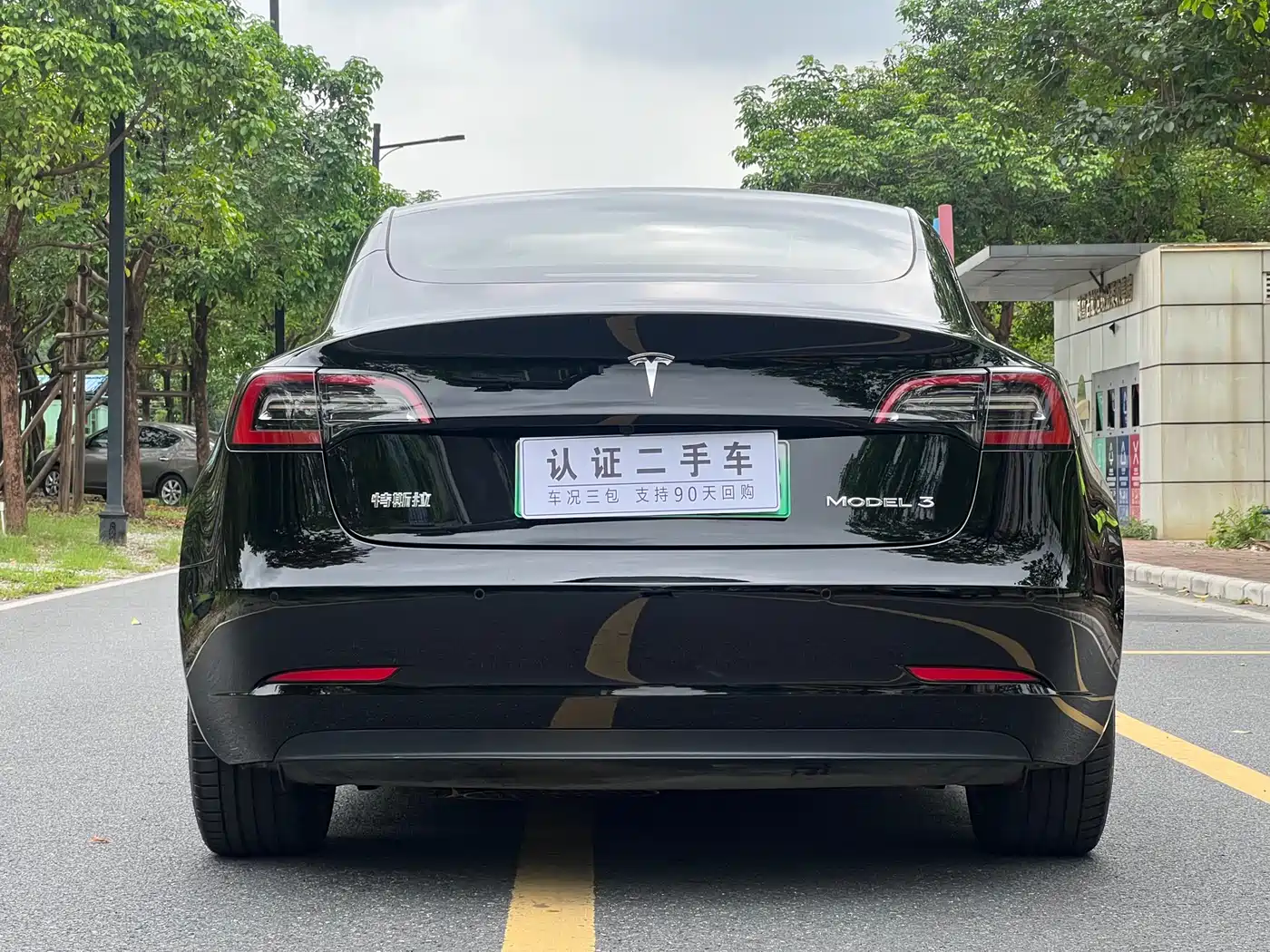 TESLA MODEL 3