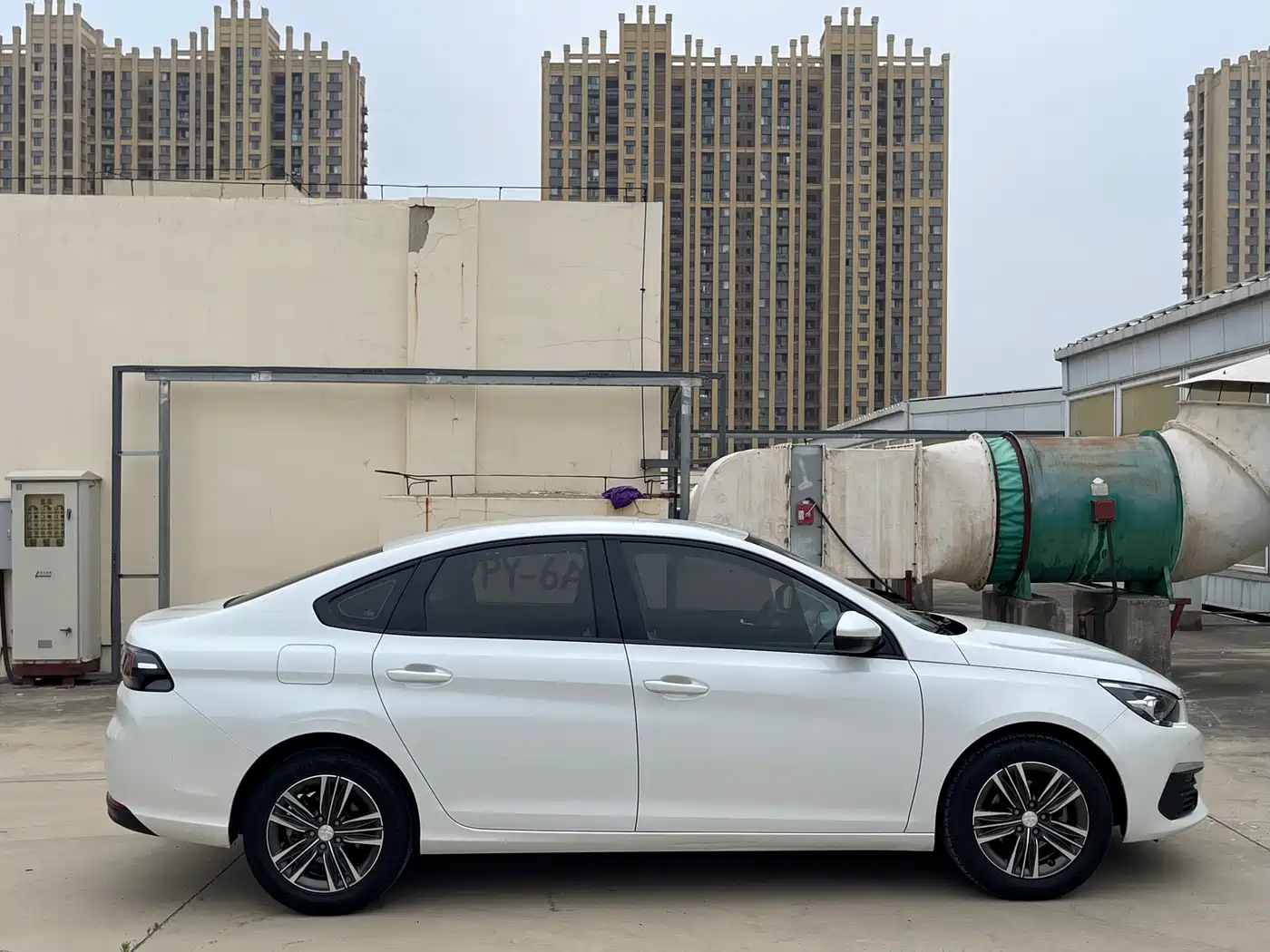 Peugeot 308 2018 1.6L Auto Fashion Edition фото 8