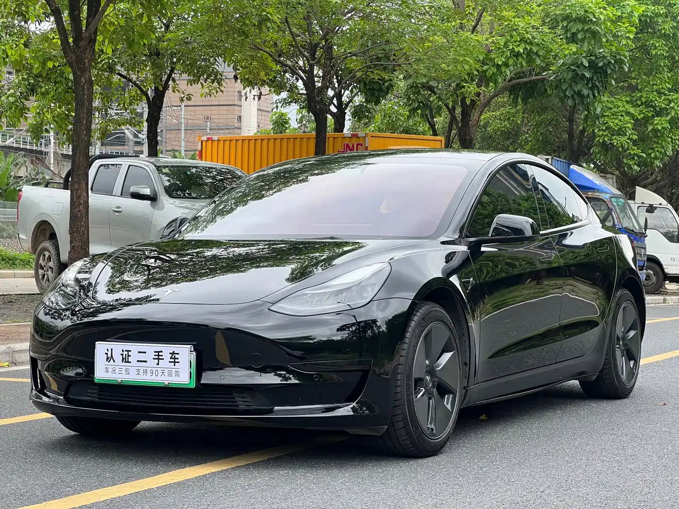 TESLA MODEL 3
